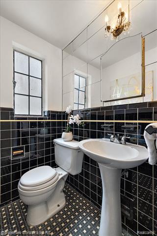 Builiding view twenty four for 18645 Roselawn, Detroit, MI. 48221