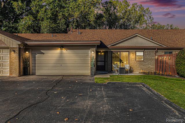 Builiding view one for 45277 Universal, Utica, MI. 48317