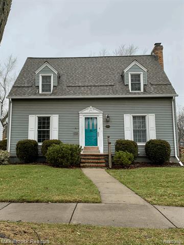 front view for 10704 Nadine Ave, Huntington Woods, Mi. 48070