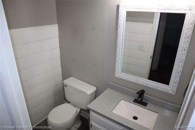 Builiding view eighteen for 5435 Sycamore, Burton, MI. 48509