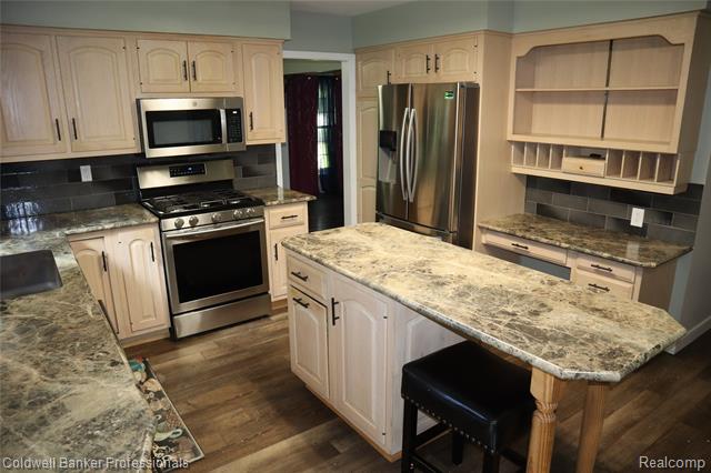 Builiding view eleven for 5435 Sycamore, Burton, MI. 48509