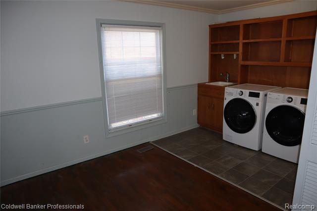 Builiding view fifteen for 5435 Sycamore, Burton, MI. 48509