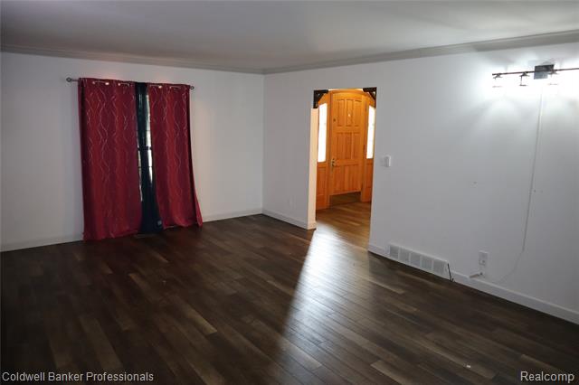 Builiding view five for 5435 Sycamore, Burton, MI. 48509