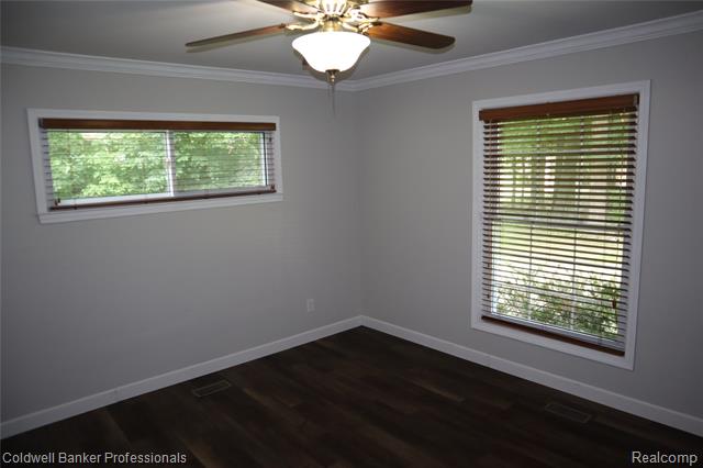 Builiding view seven for 5435 Sycamore, Burton, MI. 48509