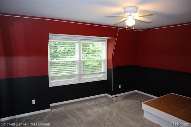 Builiding view thirty four for 5435 Sycamore, Burton, MI. 48509