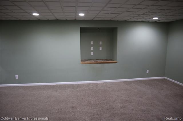 Builiding view thirty nine for 5435 Sycamore, Burton, MI. 48509