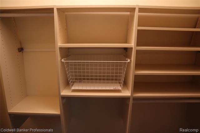 Builiding view thirty one for 5435 Sycamore, Burton, MI. 48509