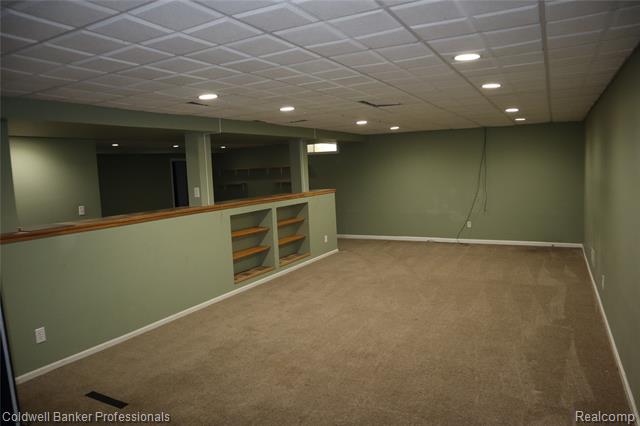 Builiding view thirty seven for 5435 Sycamore, Burton, MI. 48509