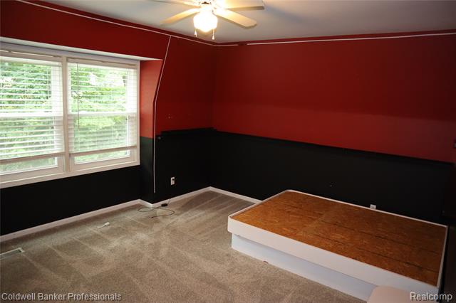 Builiding view thirty three for 5435 Sycamore, Burton, MI. 48509