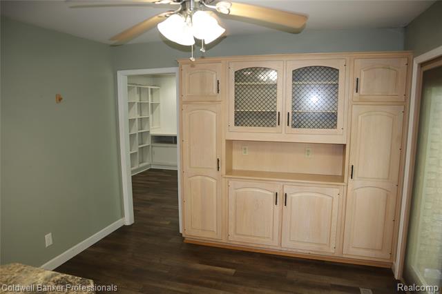 Builiding view twelve for 5435 Sycamore, Burton, MI. 48509