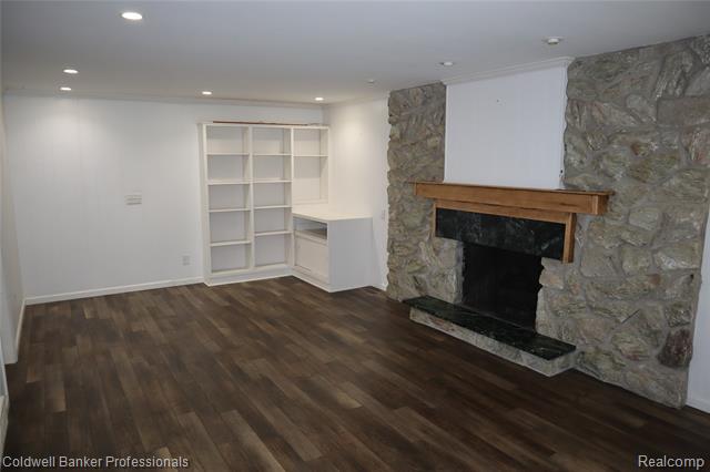 Builiding view twenty one for 5435 Sycamore, Burton, MI. 48509