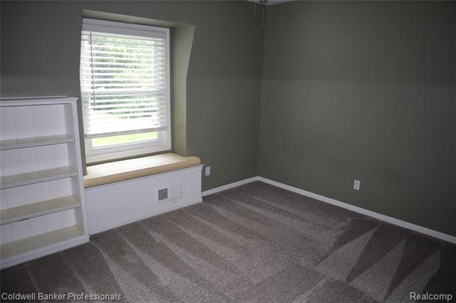 Builiding view twenty two for 5435 Sycamore, Burton, MI. 48509