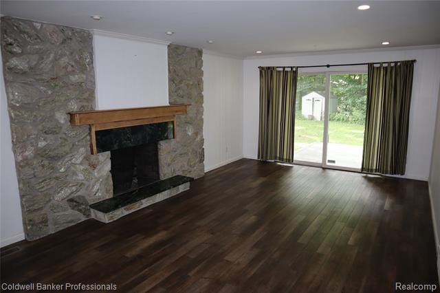 Builiding view twenty for 5435 Sycamore, Burton, MI. 48509