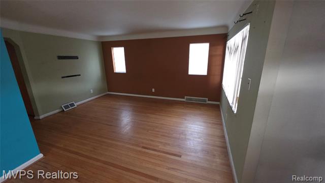 Builiding view eight for 15031 Eastburn, Detroit, MI. 48205