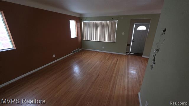 Builiding view five for 15031 Eastburn, Detroit, MI. 48205