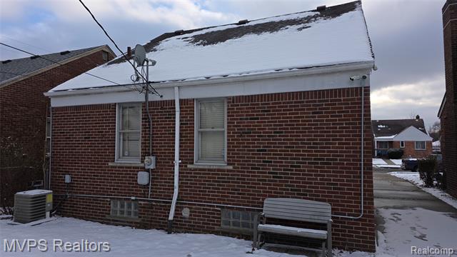 Builiding view four for 15031 Eastburn, Detroit, MI. 48205