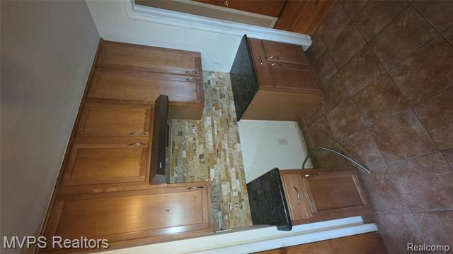 Builiding view nineteen for 15031 Eastburn, Detroit, MI. 48205