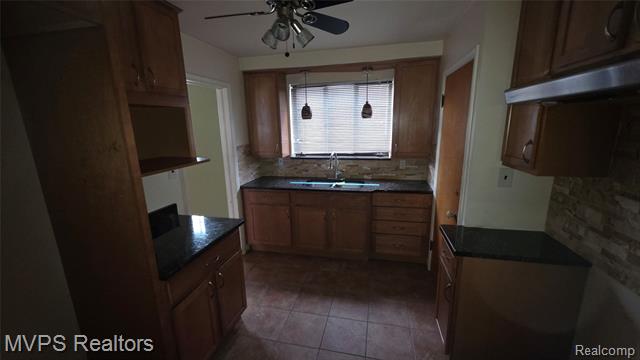 Builiding view seventeen for 15031 Eastburn, Detroit, MI. 48205