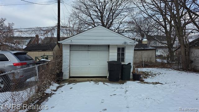 Builiding view three for 15031 Eastburn, Detroit, MI. 48205