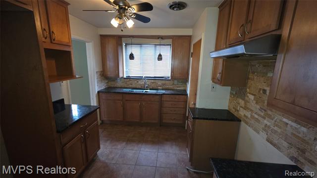 Builiding view twenty for 15031 Eastburn, Detroit, MI. 48205