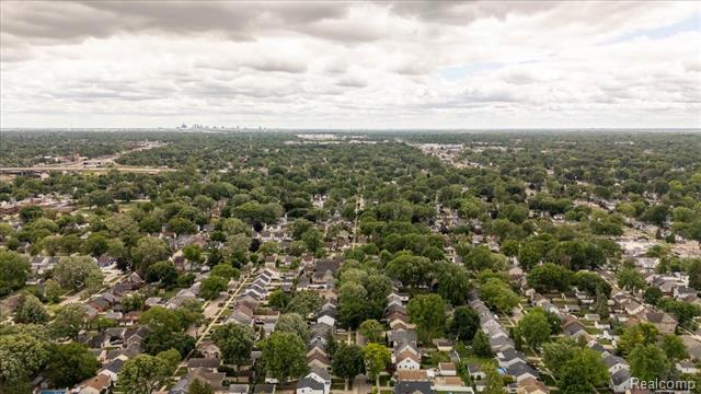 Builiding view forty for 717 S Kenwood, Royal Oak, MI. 48067