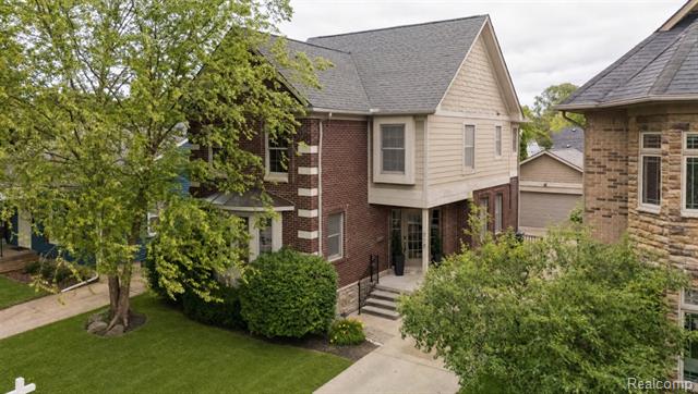 Builiding view one for 717 S Kenwood, Royal Oak, MI. 48067