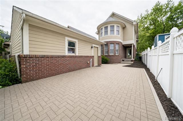 Builiding view thirty five for 717 S Kenwood, Royal Oak, MI. 48067