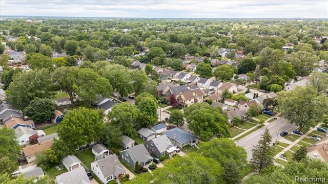 Builiding view thirty nine for 717 S Kenwood, Royal Oak, MI. 48067