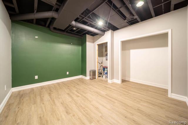 Builiding view thirty two for 717 S Kenwood, Royal Oak, MI. 48067