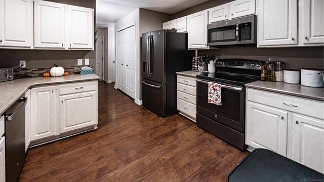 Builiding view twenty eight for 3955 Hogback, Fowlerville, MI. 48836