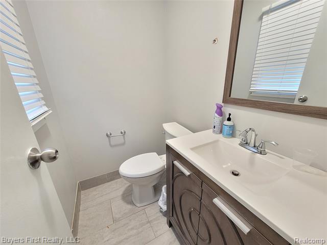 Builiding view fifteen for 14710 Loretta, Oak Park, MI. 48237