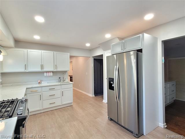 Builiding view nine for 14710 Loretta, Oak Park, MI. 48237