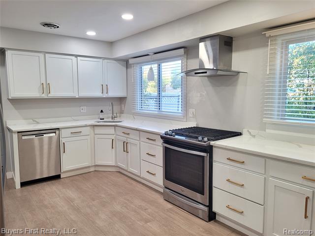 Builiding view seven for 14710 Loretta, Oak Park, MI. 48237