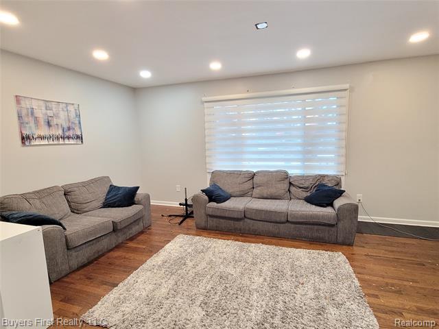 Builiding view three for 14710 Loretta, Oak Park, MI. 48237