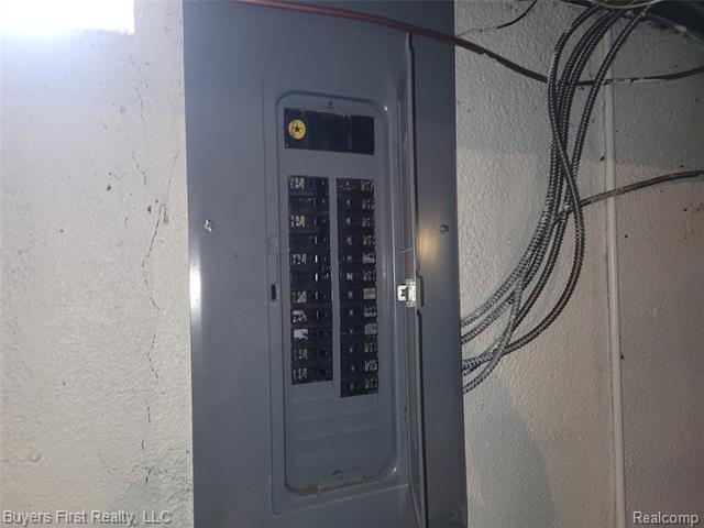 Builiding view twenty nine for 14710 Loretta, Oak Park, MI. 48237