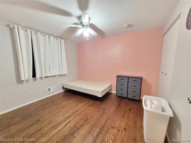 Builiding view twenty one for 14710 Loretta, Oak Park, MI. 48237