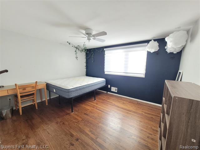 Builiding view twenty two for 14710 Loretta, Oak Park, MI. 48237