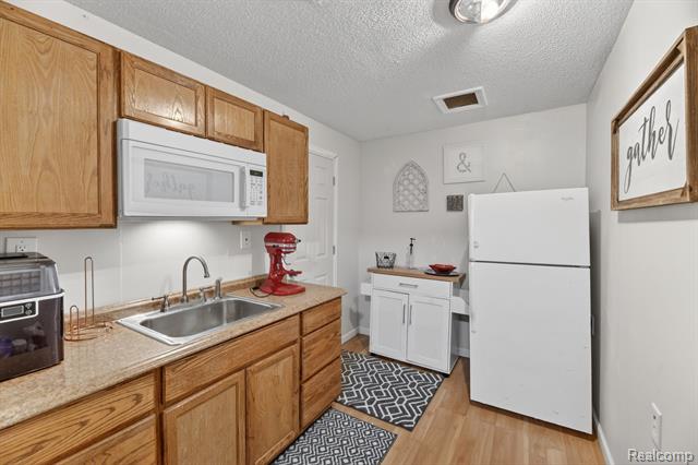 Builiding view forty four for 3845 Lake Lapeer, Metamora, MI. 48455