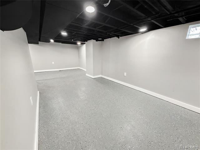 Builiding view twenty three for 6395 Stahelin, Detroit, MI. 48228