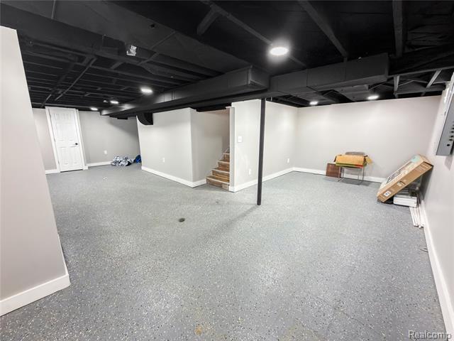Builiding view twenty for 6395 Stahelin, Detroit, MI. 48228