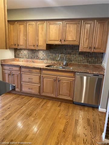 Builiding view eight for 4043 Maple Rd Apt D104, Bloomfield Hills, MI. 48301