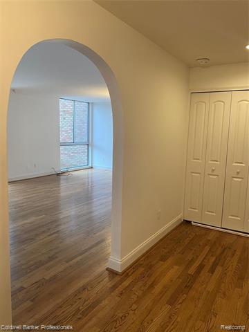 Builiding view five for 4043 Maple Rd Apt D104, Bloomfield Hills, MI. 48301