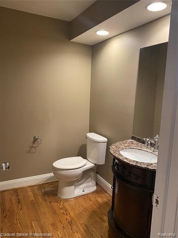 Builiding view ten for 4043 Maple Rd Apt D104, Bloomfield Hills, MI. 48301