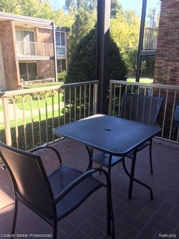 Builiding view two for 4043 Maple Rd Apt D104, Bloomfield Hills, MI. 48301