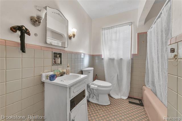 Builiding view fourteen for 5801 Oakman, Detroit, MI. 48204