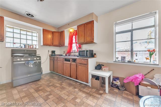 Builiding view twenty five for 5801 Oakman, Detroit, MI. 48204