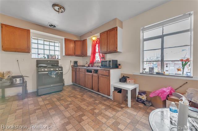 Builiding view twenty three for 5801 Oakman, Detroit, MI. 48204