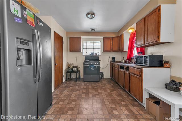 Builiding view twenty two for 5801 Oakman, Detroit, MI. 48204