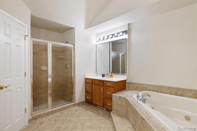 Builiding view forty six for 26566 Anchorage, Novi, MI. 48374