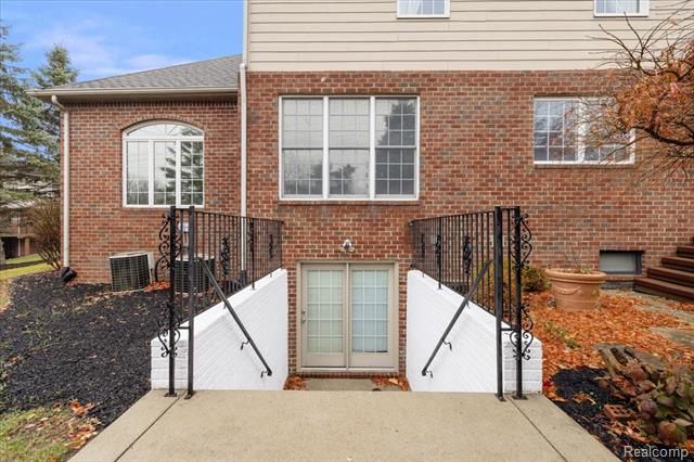 Builiding view seventy six for 26566 Anchorage, Novi, MI. 48374